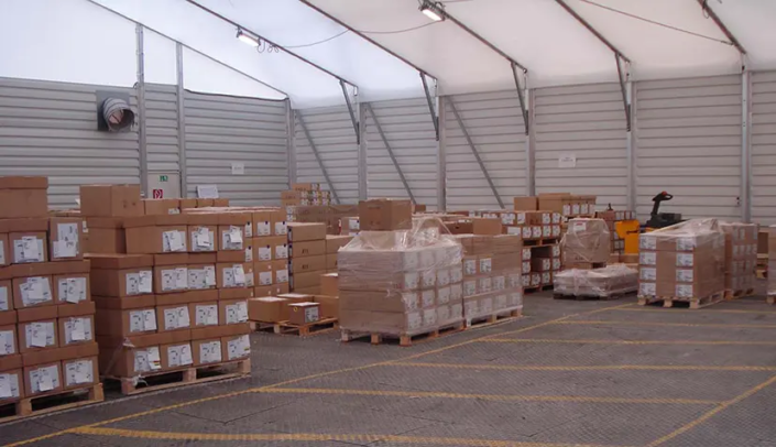 Mercancias en carpa de almacen Mercancias en carpa de almacenamiento OMEGANAVE