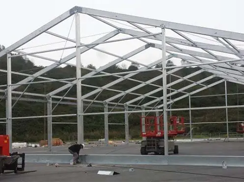 Montaje de una carpa industrial
