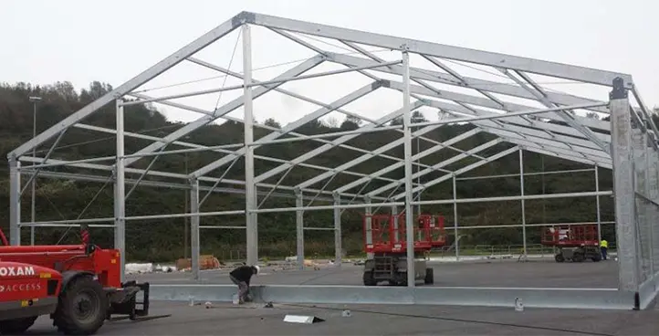 Montaje de una carpa industrial